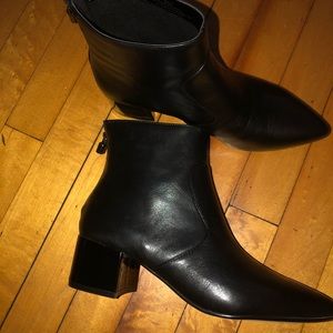 Paris Leather upper color black ,